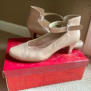 ♥️💚NEW Aerosole Pumps